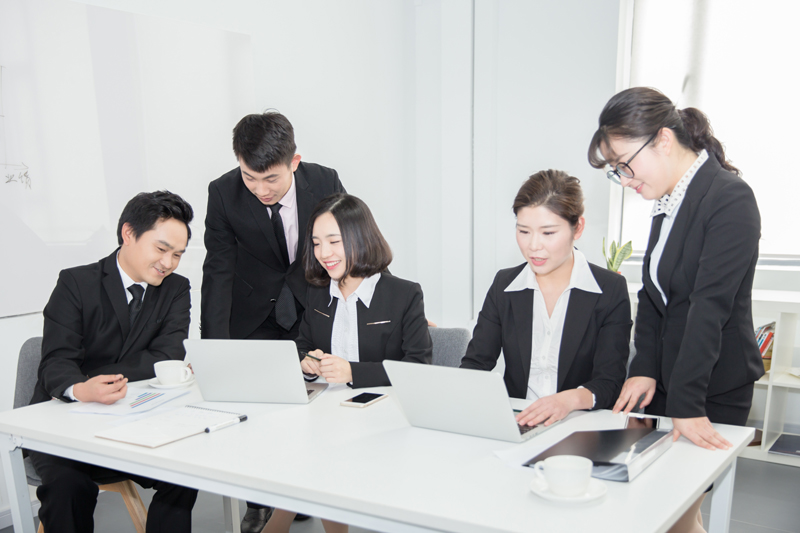 燦源裝飾設(shè)計團(tuán)隊簡介 為客戶打造適合的辦公空間